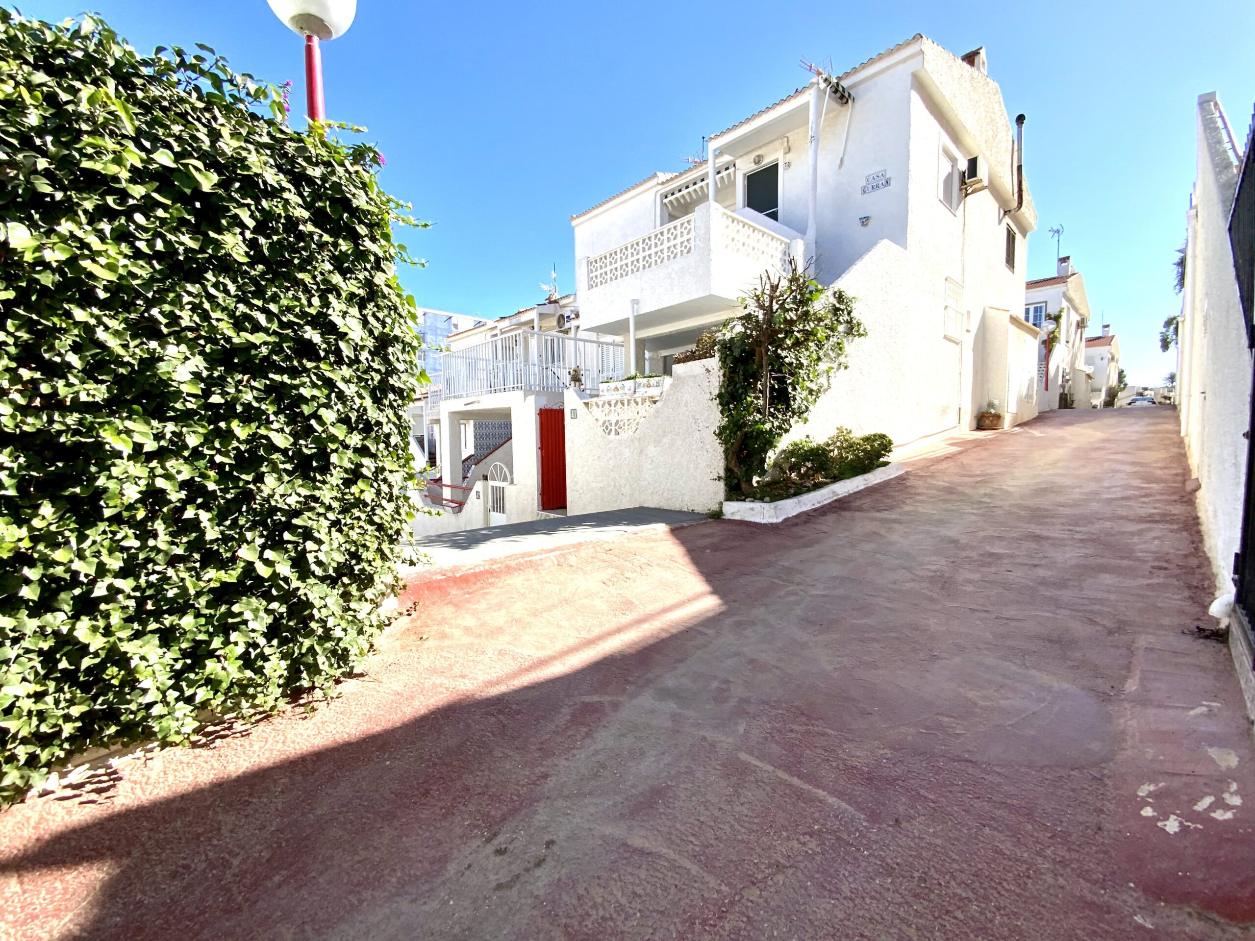 Townhouse with a studio apartment near La Mata beach. image 4