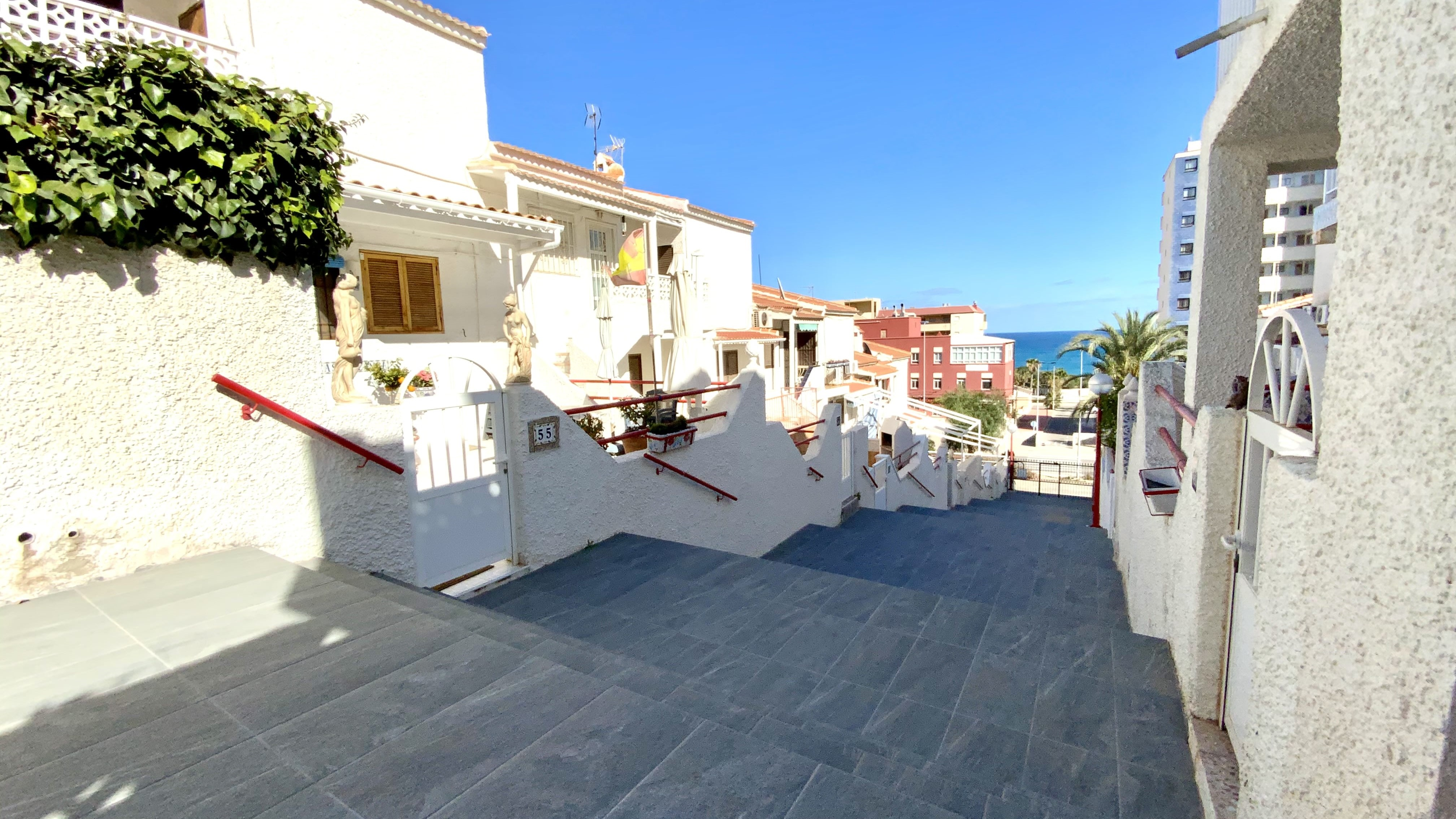 Townhouse with a studio apartment near La Mata beach. photo 1