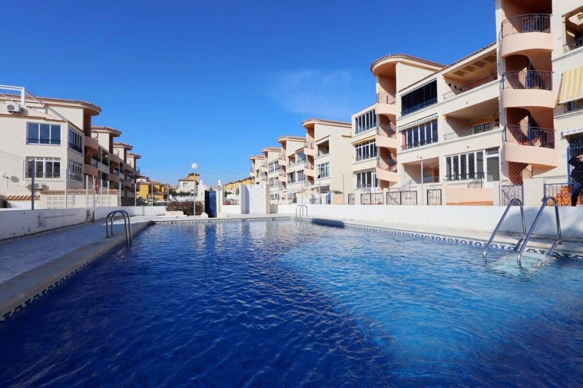 THIRD FLOOR PENTHOUSE WITH SEA VIEWS IN LA CIÑUELICA image 3
