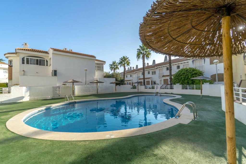 BUNGALOW IN RESIDENCIAL AGUAMARINA JUST 100 METERS FROM THE BEACH image 4