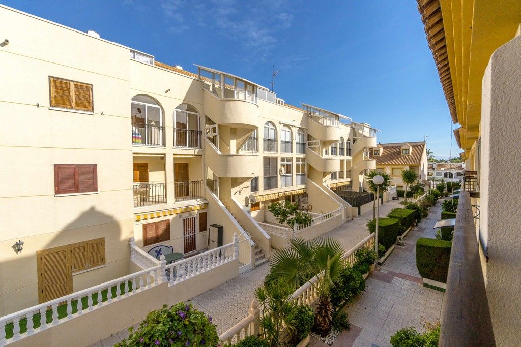 BEAUTIFUL TOWNHOUSE WITH 3 BEDROOMS LOCATED IN LA ZENIA, 600M FROM THE BEACH. photo 1