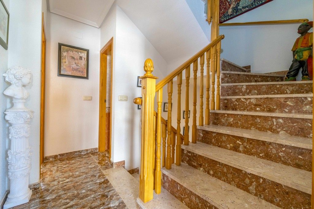 BEAUTIFUL TOWNHOUSE WITH 3 BEDROOMS LOCATED IN LA ZENIA, 600M FROM THE BEACH. image 5