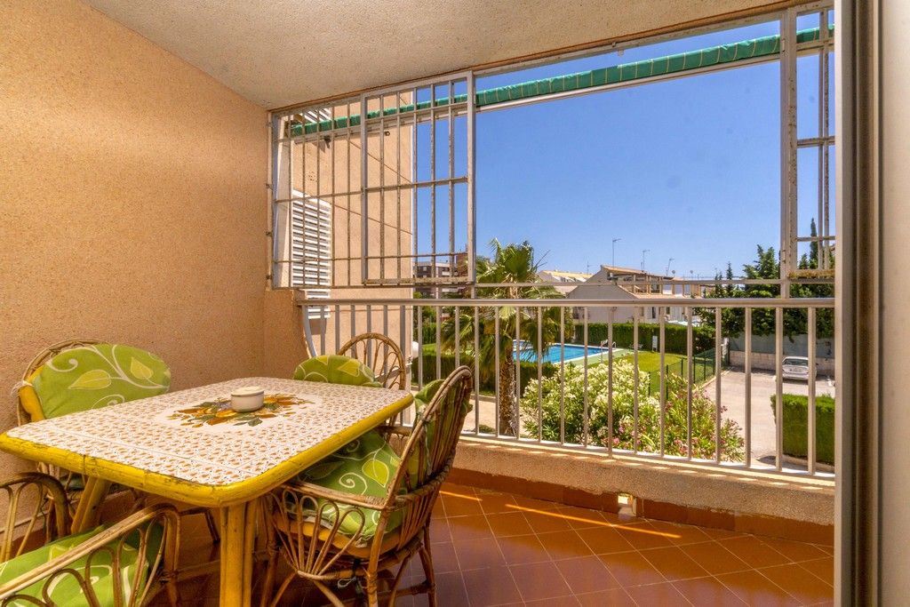 3 BEDROOM APARTMENT 400 M FROM THE BEACH IN LA ZENIA image 3