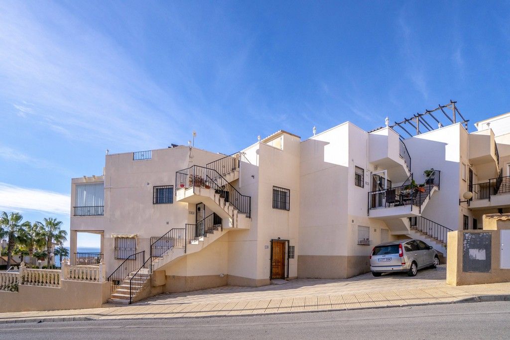 TOP FLOOR BUNGALOW WITH LARGE SOLARIUM AND SEA VIEWS 100M FROM THE BEACH IN CABO ROIG image 5