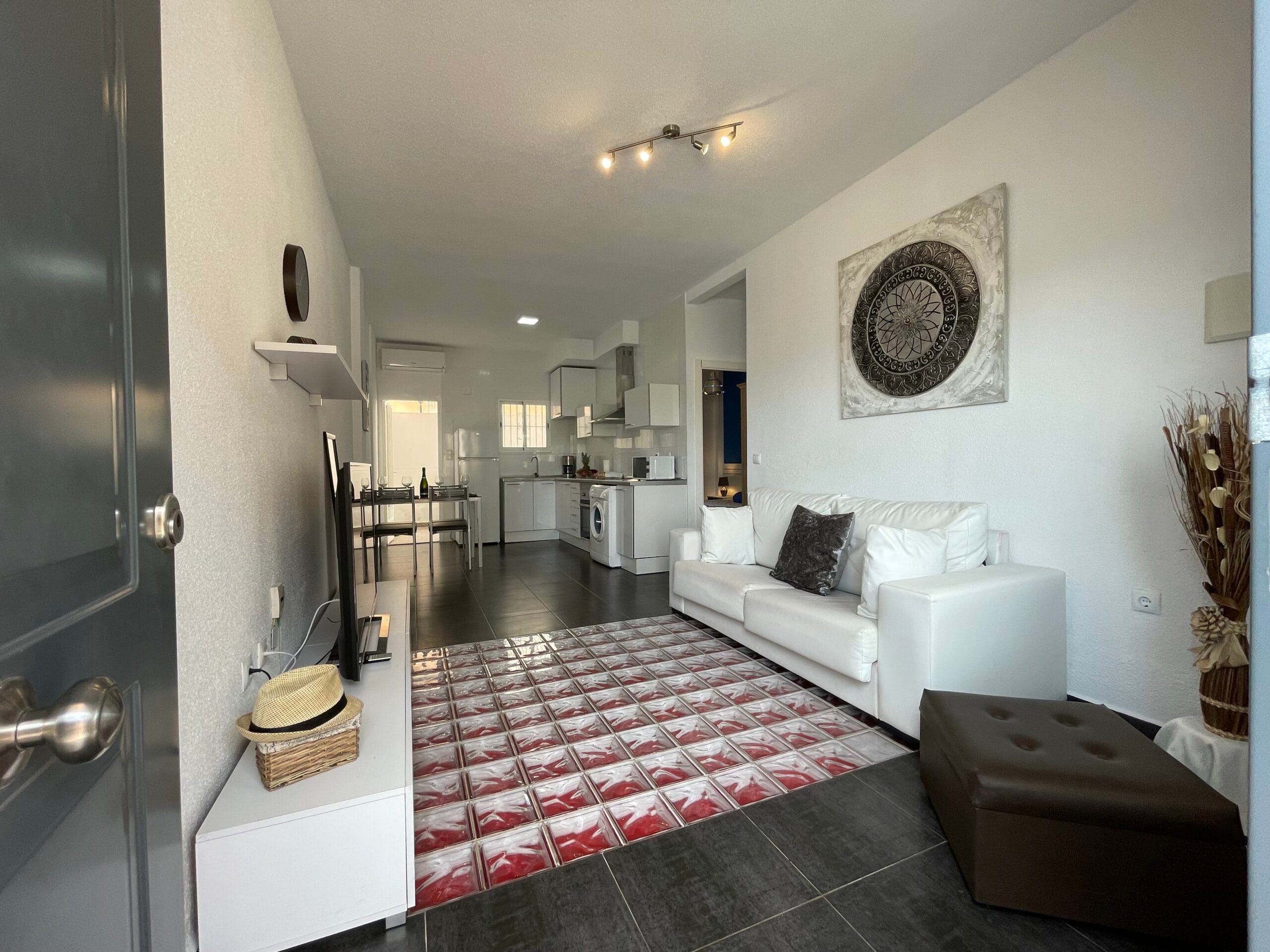 Completely renovated apartment with communal pool and near the beach photo 1