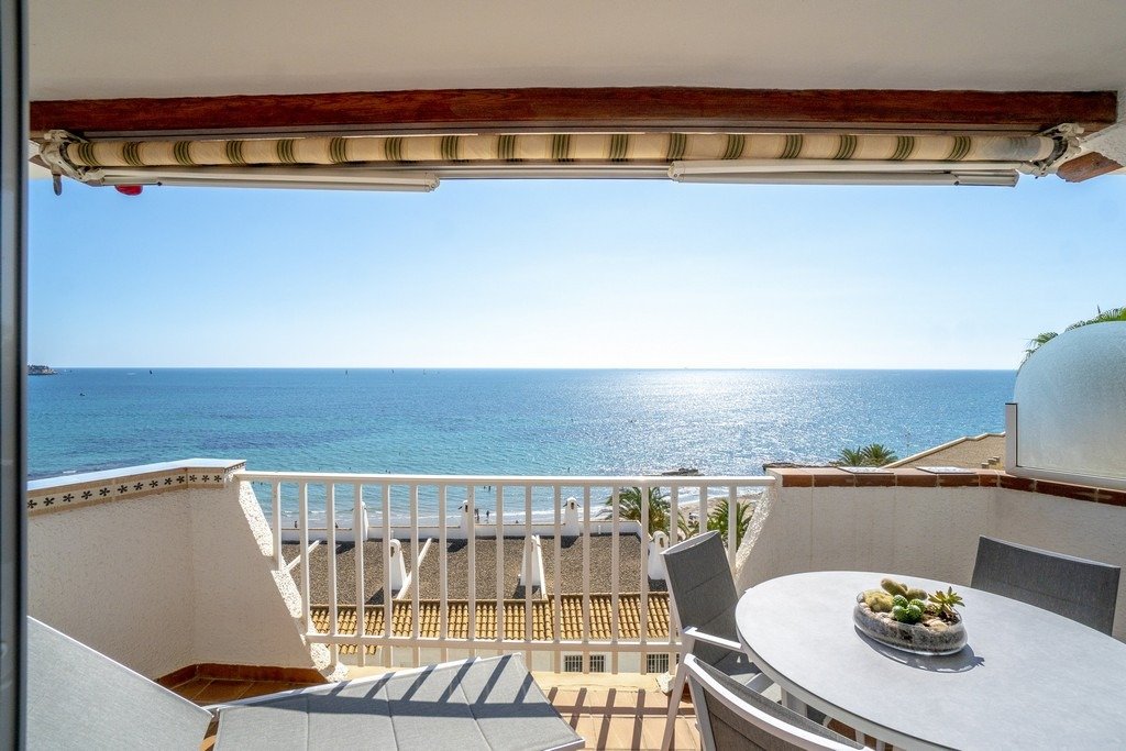 APARTMENT WITH PANORAMIC SEA VIEWS ON THE FIRST LINE OF AGUAMARINA image 3