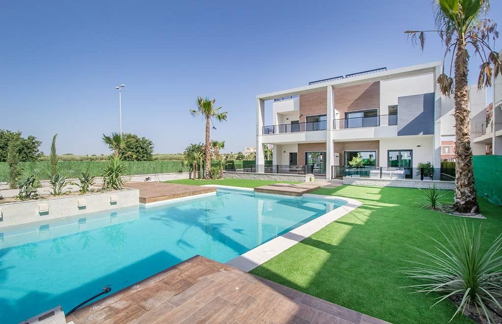 Bungalow with Terrace and Solarium in Guardamar del Segura photo 1