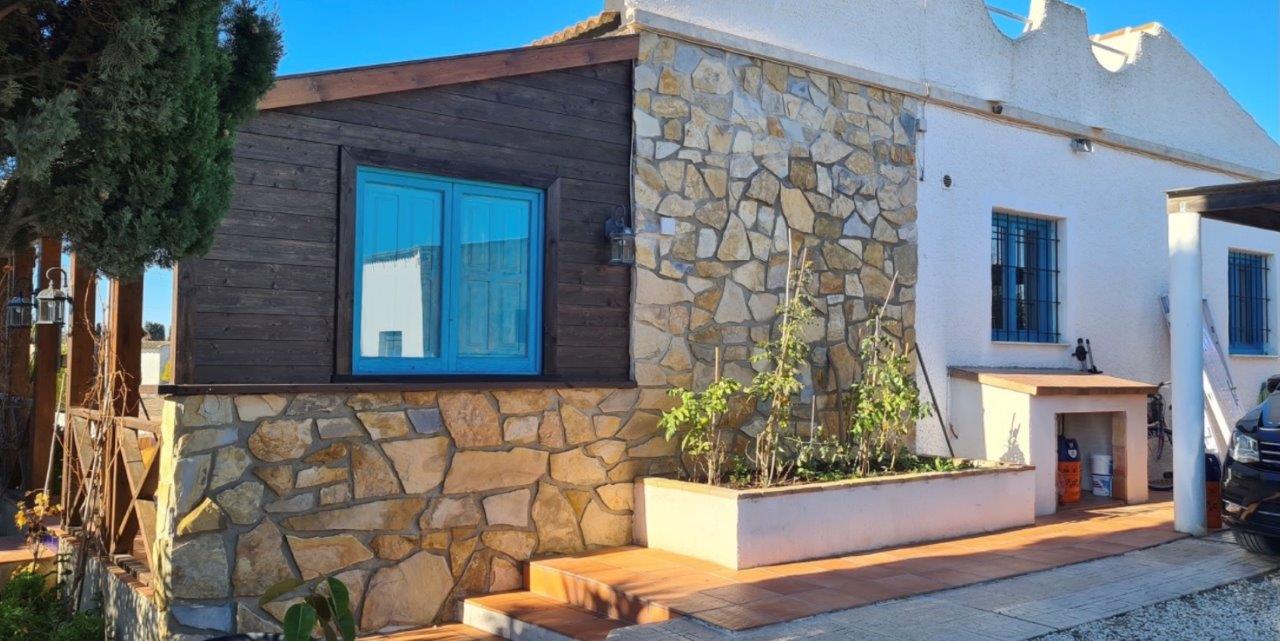 Beautiful renovated villa with big plot in Los Montesinos. image 5