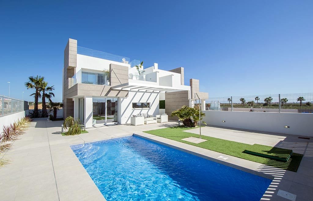 Luxuary villa with a big private pool in Guardamar del Segura. photo 1