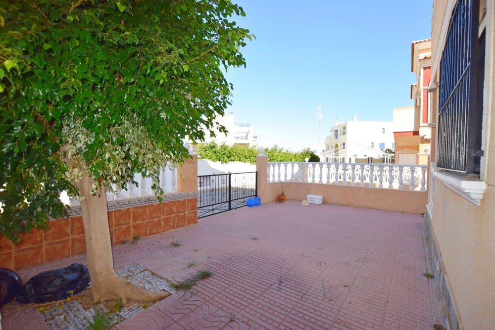 3 BED CORNER TOWNHOUSE WITH GARDEN AND SOLARIUM WALKING FROM LA ZENIA BEACH image 5