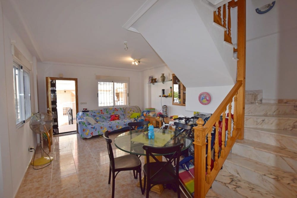 3 BED CORNER TOWNHOUSE WITH GARDEN AND SOLARIUM WALKING FROM LA ZENIA BEACH image 4