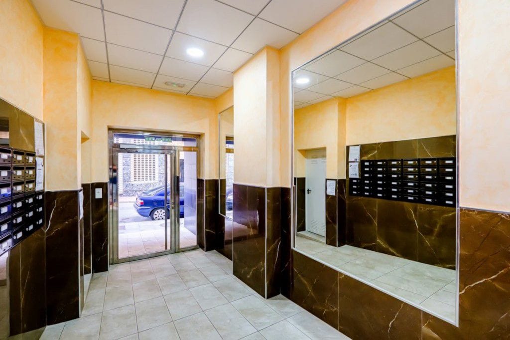 Spacious apartment for long-term living and renting out in Torrevieja C! image 3