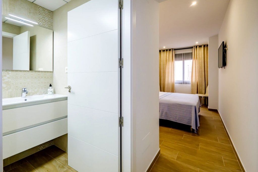 Spacious apartment for long-term living and renting out in Torrevieja C! image 5