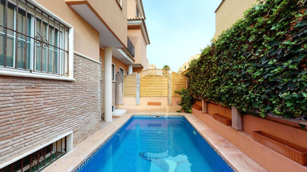Beautiful townhouse on the first line with sea views and private pool. photo 1