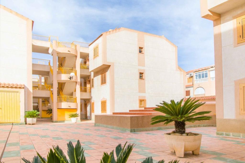 Completely renovated apartment in Torrevieja, in the Acequión area. image 3