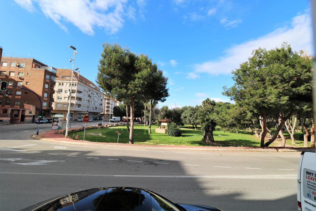 Completely renovated apartment in Torrevieja, in the Acequión area. image 4