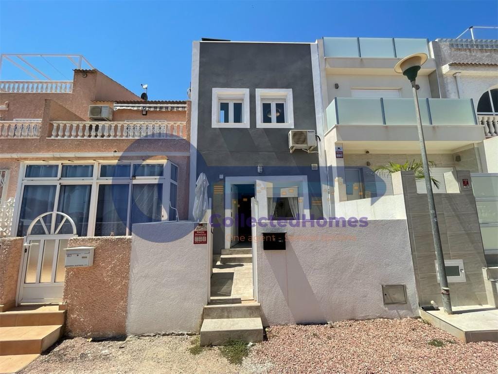 Completely renovated townhouse with roof terrace in a popular area. photo 1