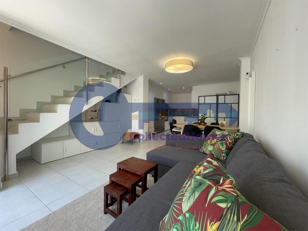 Completely renovated townhouse with roof terrace in a popular area. image 5