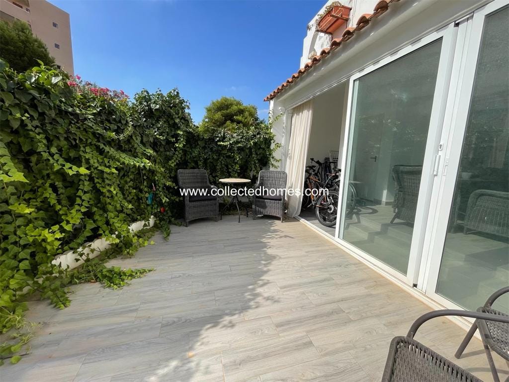 Completely renovated ground floor apartment with lovely patios in La Zenia. photo 1