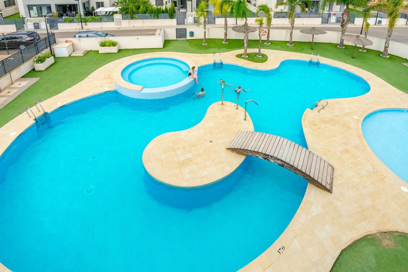 FANTASTIC NICE SOUTH FACING AND SUNNY APARTMENT IN KOMA II - LARGE ROOF TERRACE. image 3