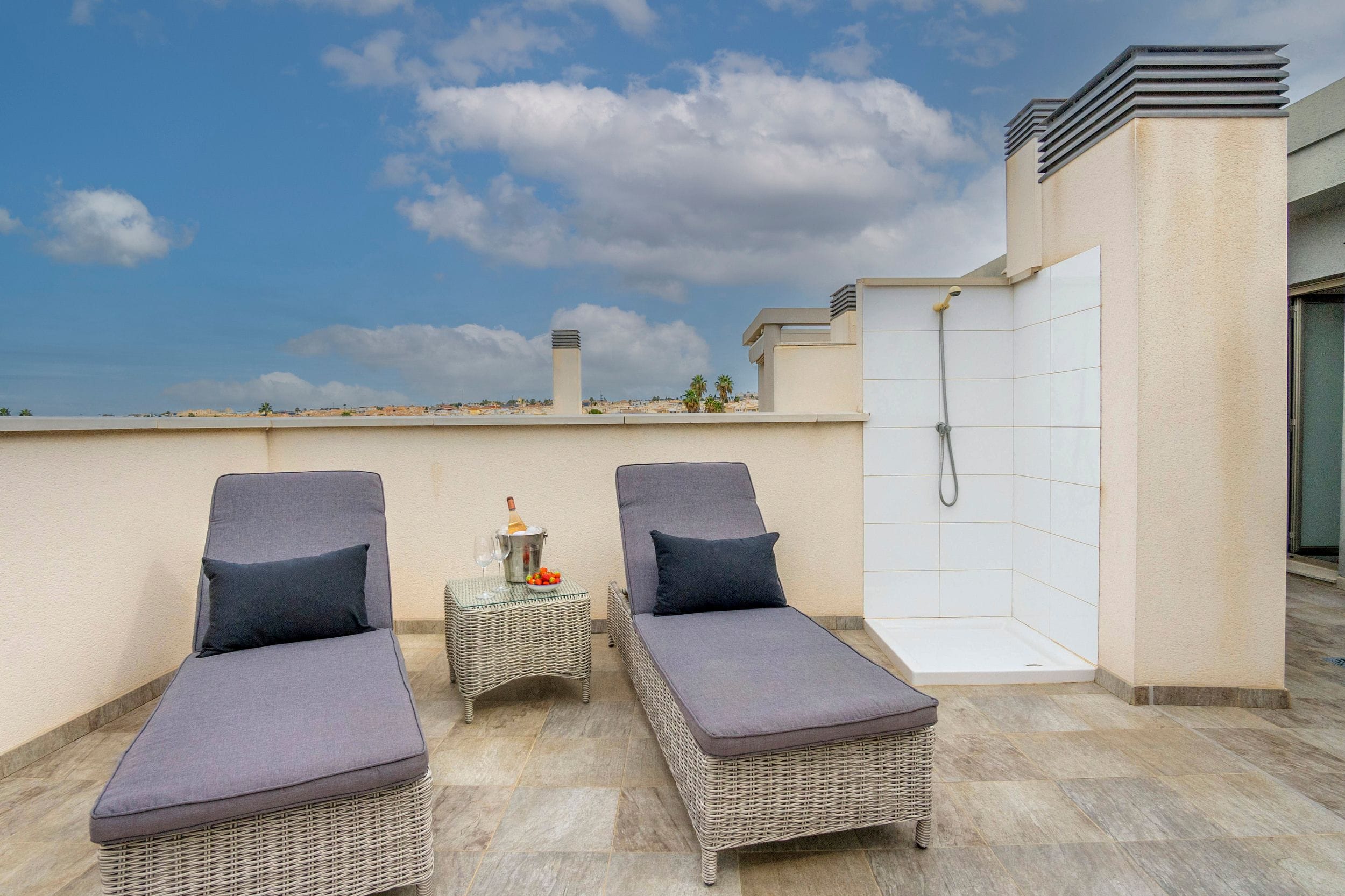 FANTASTIC NICE SOUTH FACING AND SUNNY APARTMENT IN KOMA II - LARGE ROOF TERRACE. image 5