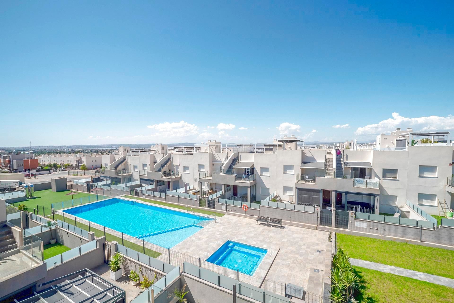 SPECTACULAR APARTMENT IN SOLPARK II - 3 BEDROOMS - VIEWS TO THE POOL AREA AND THE MEDITERRANEAN SEA - WITH RENTAL LICENSE. photo 1