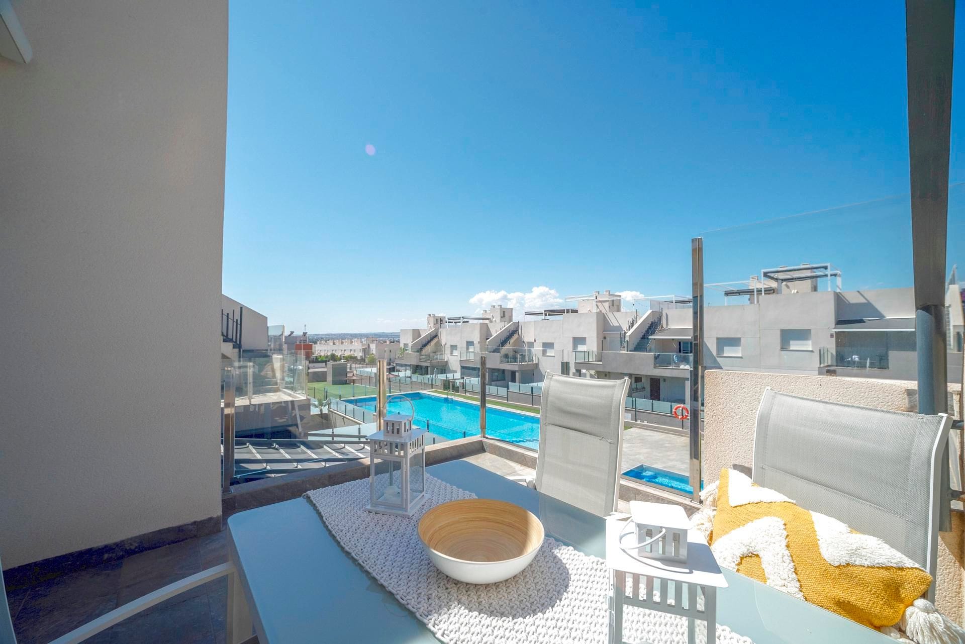 SPECTACULAR APARTMENT IN SOLPARK II - 3 BEDROOMS - VIEWS TO THE POOL AREA AND THE MEDITERRANEAN SEA - WITH RENTAL LICENSE. image 4