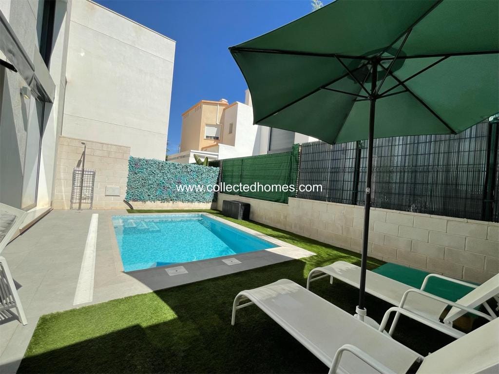 Fantastic villa with private pool and roof terrace in Orihuela Costa, Villamartin. photo 1