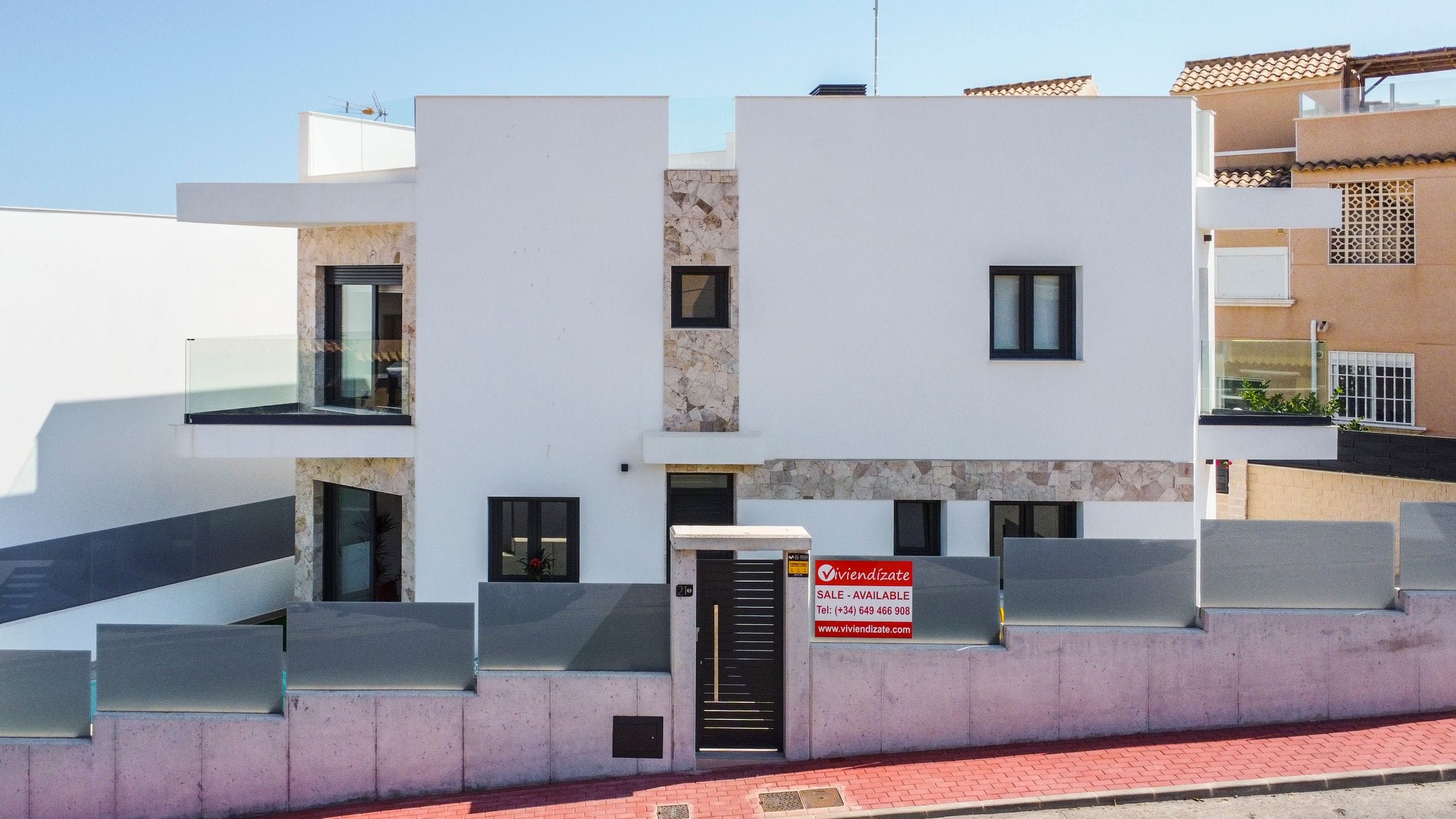 Collected Homes presents this luxury villa located only 150 meters from La Mata beach in Torrevieja. image 5