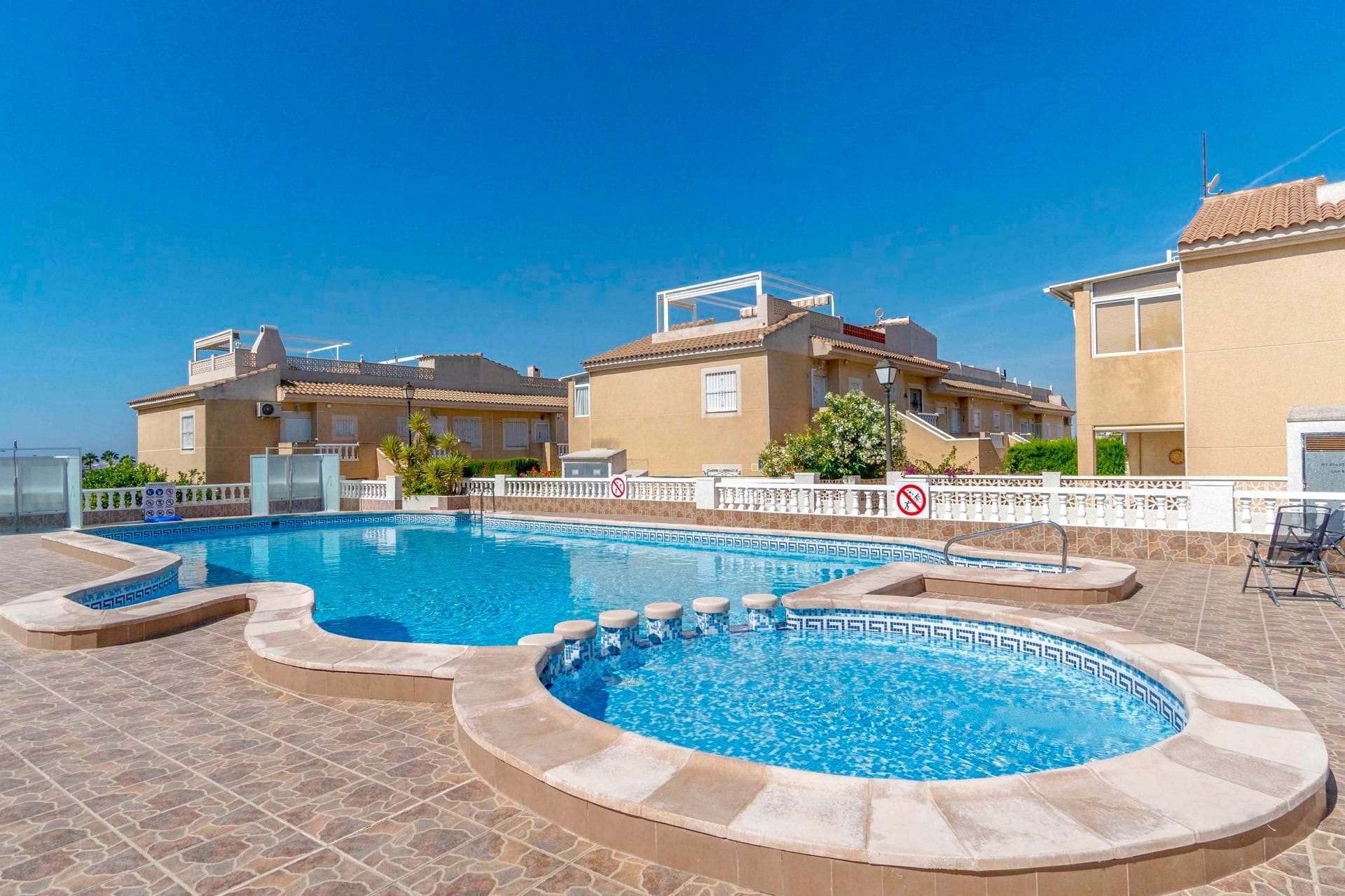 This nice south facing apartment is located in Bravomar 6 in Aguas Nuevas in Torrevieja. photo 1