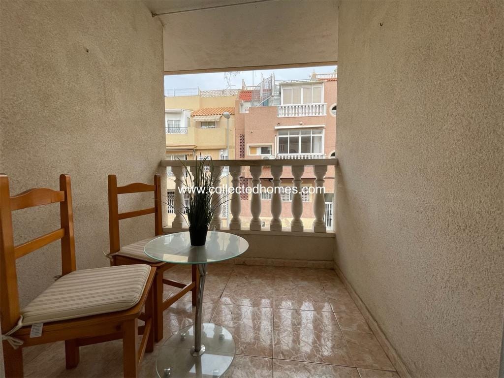 2 bedrooms apartment in very good location in Torrevieja C. image 5