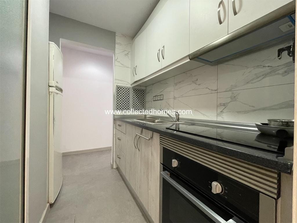 Renovated 2 bedrooms apartment in very good location in Torrevieja C. image 4