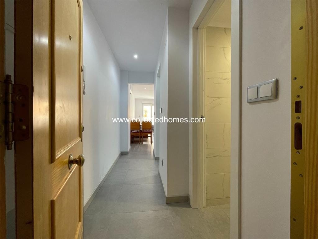 Renovated 2 bedrooms apartment in very good location in Torrevieja C. photo 1