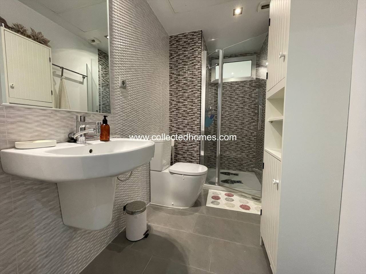 Collected Homes presents this lovely ground floor apartment with large patio in La Mata. image 3