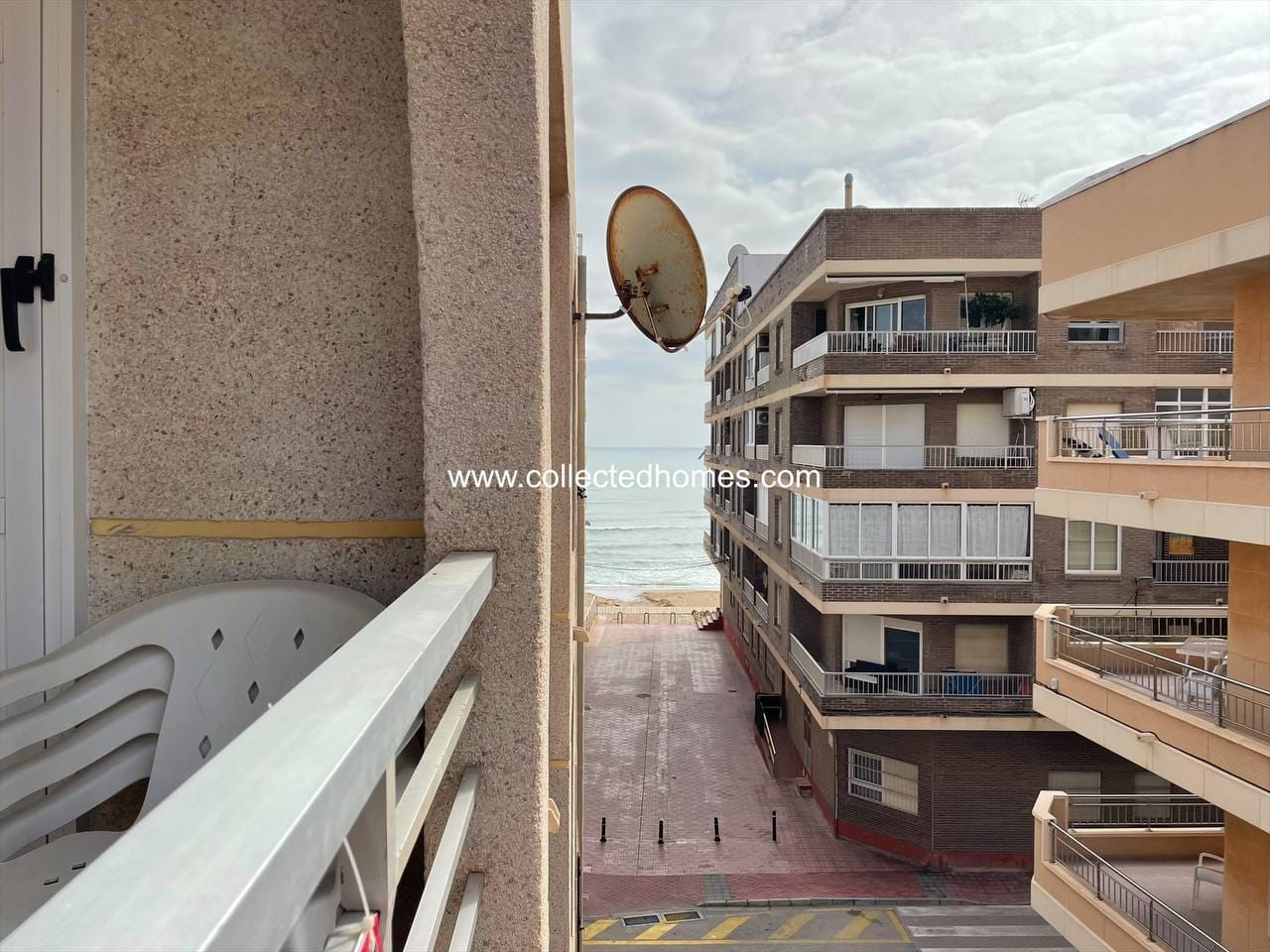 2 room apartment 20 meters from La Mata beach with sea view. photo 1