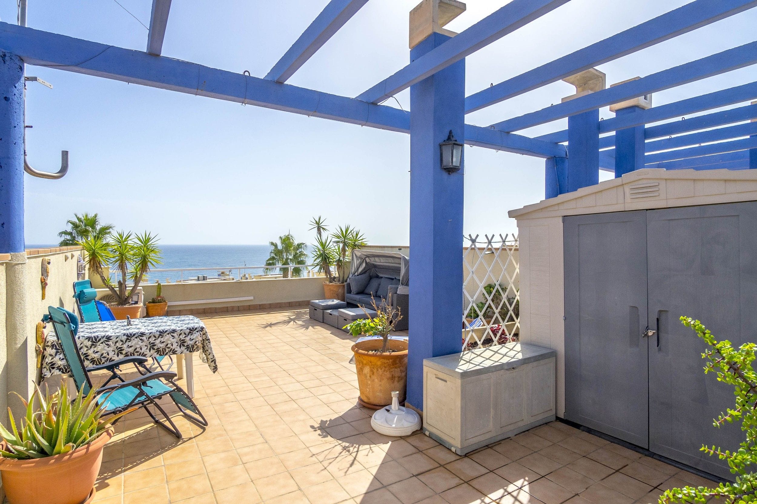 TOP FLOOR APARTMENT WITH SEA VIEW IN AGUAMARINA. image 4