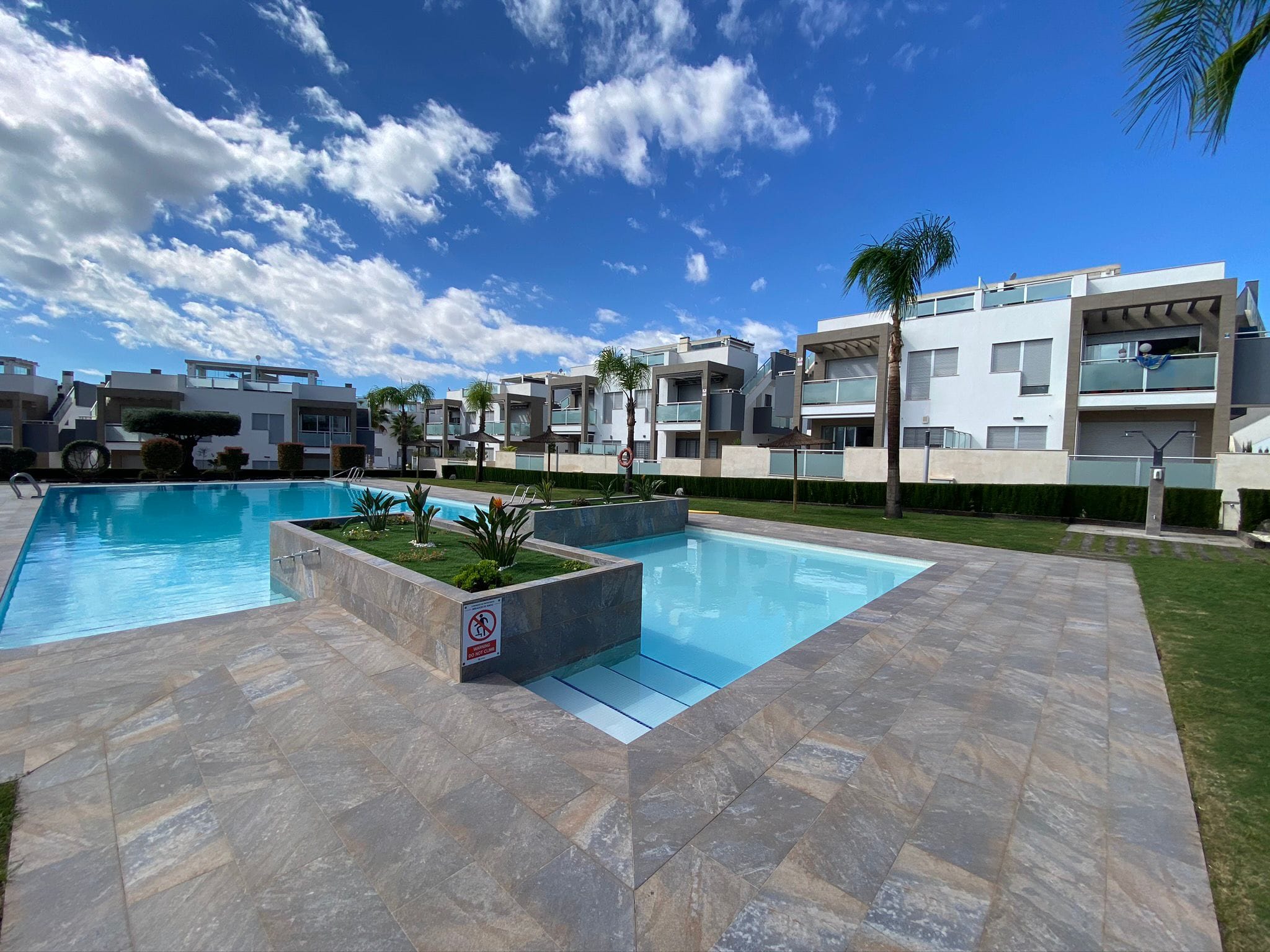 Beautiful Corner apartment on the ground floor in Punta Prima, Orihuela-Costa. photo 1