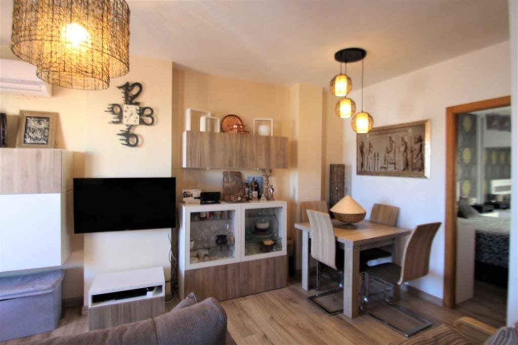 Renovated penthouse only 600M to the beach. image 5