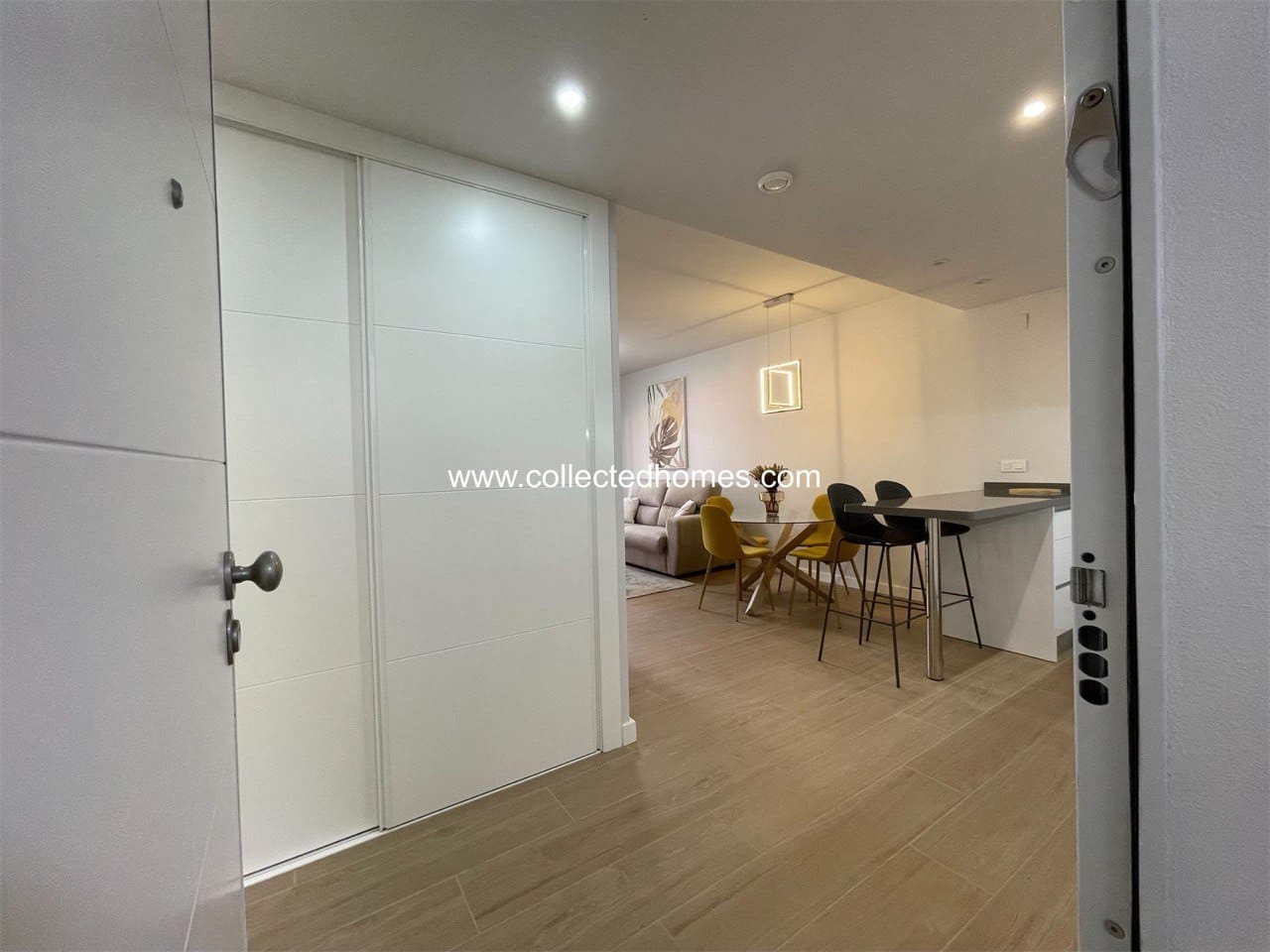 Collected Homes presents this beatiful groundfloor apartment in Villamartín, Orihuela Costa. image 4