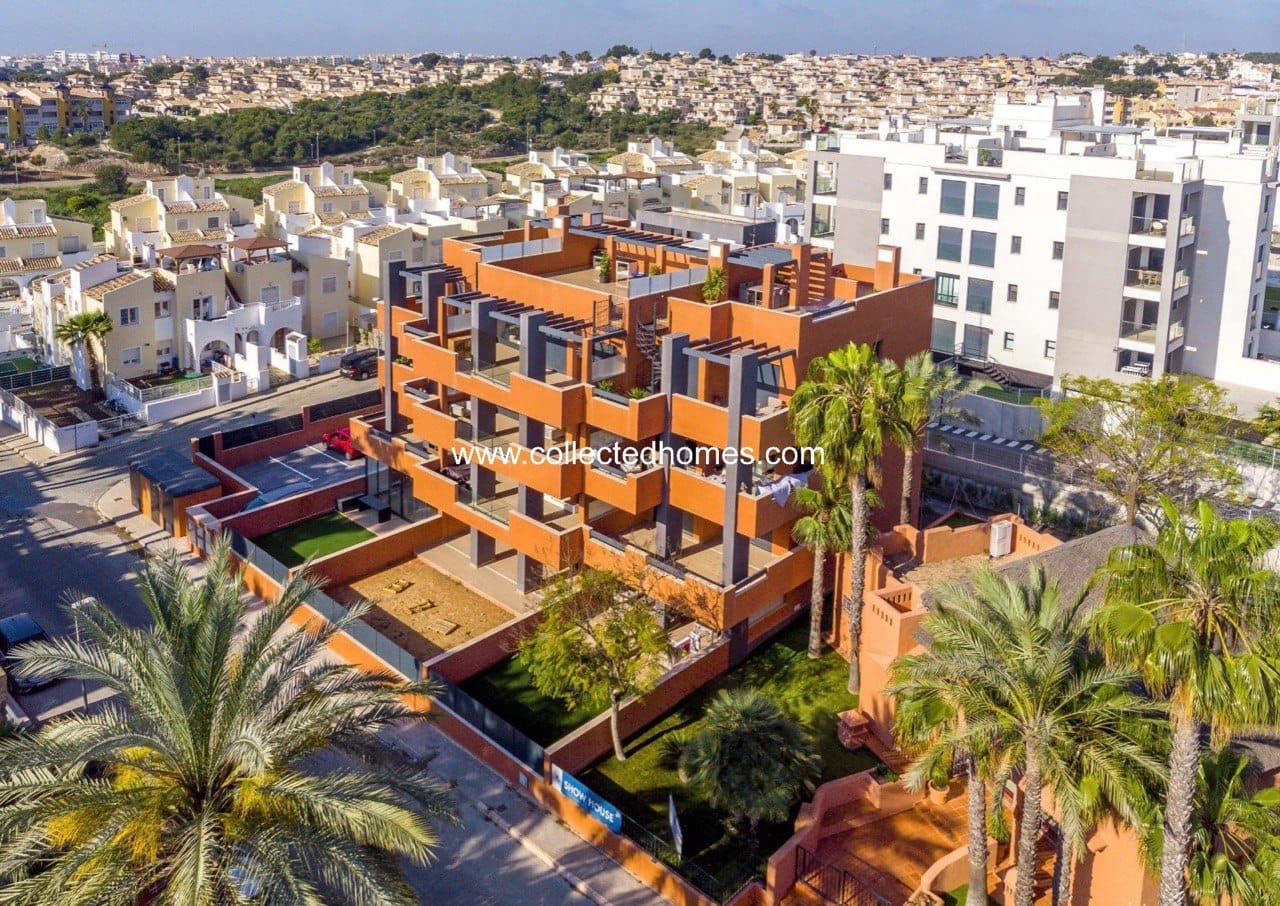 Collected Homes presents this beatiful groundfloor apartment in Villamartín, Orihuela Costa. photo 1