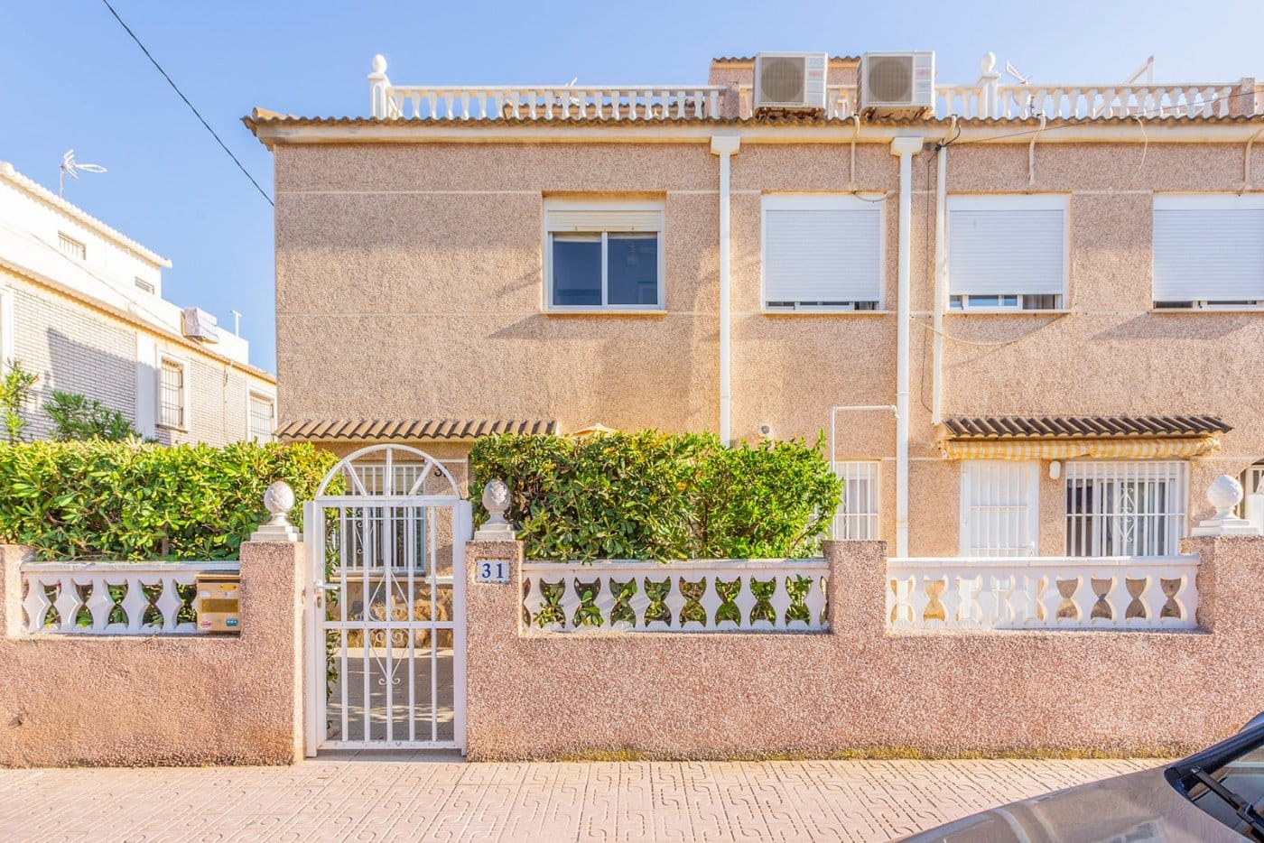 Impressive townhouse with sea views in La Mata with garage included. photo 1