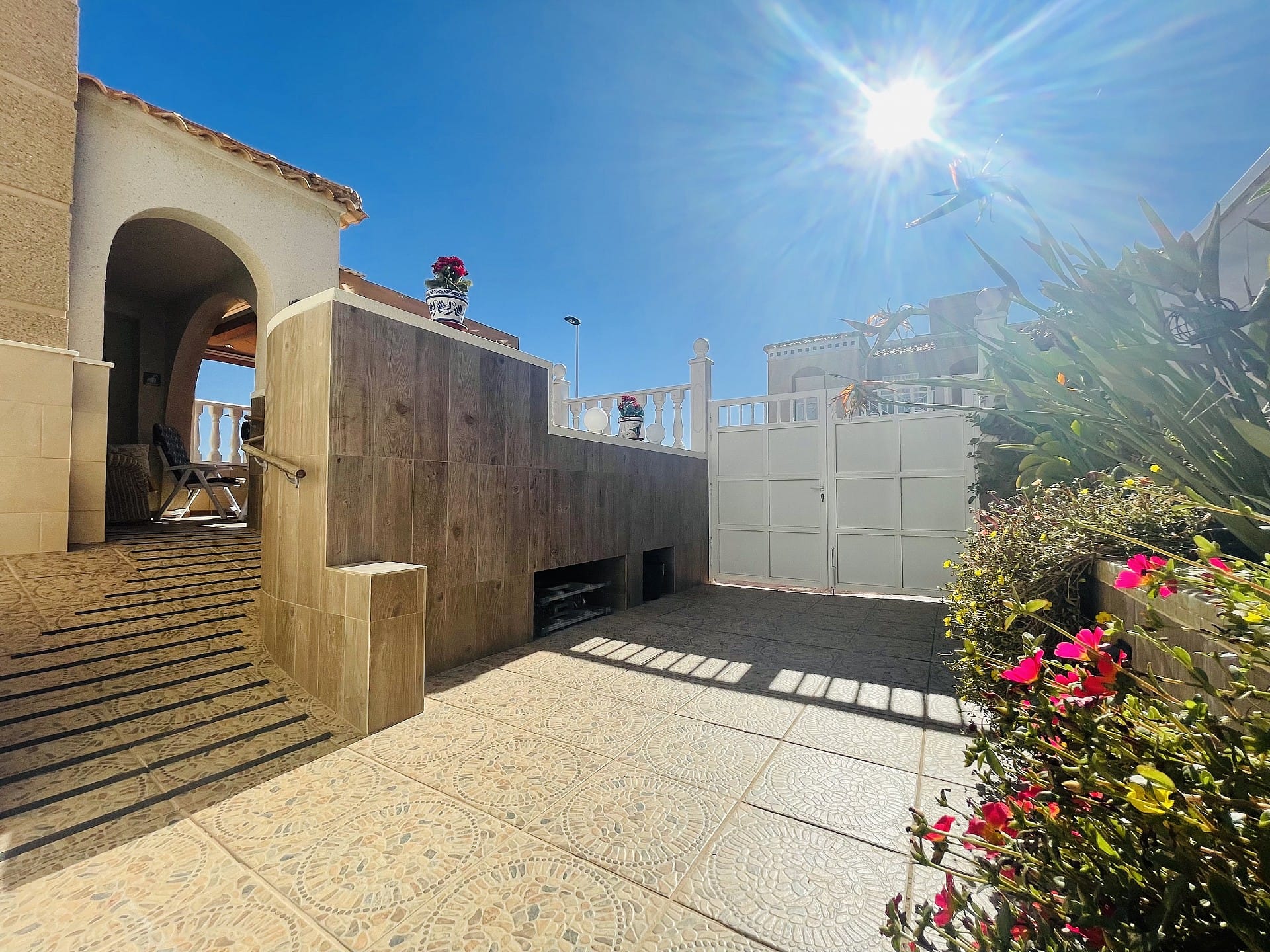 Lovely south facing quad in Altos del la Bahia VIII, Torrevieja. image 4