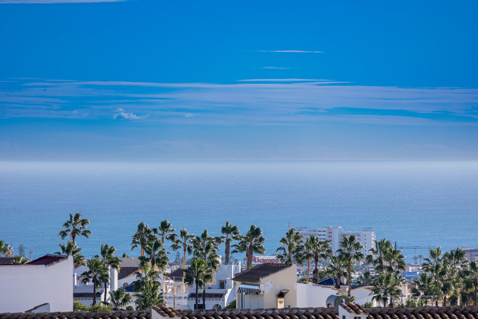 Collected Homes presents this wonderful penthouse with a sea view in Villamartín. image 3