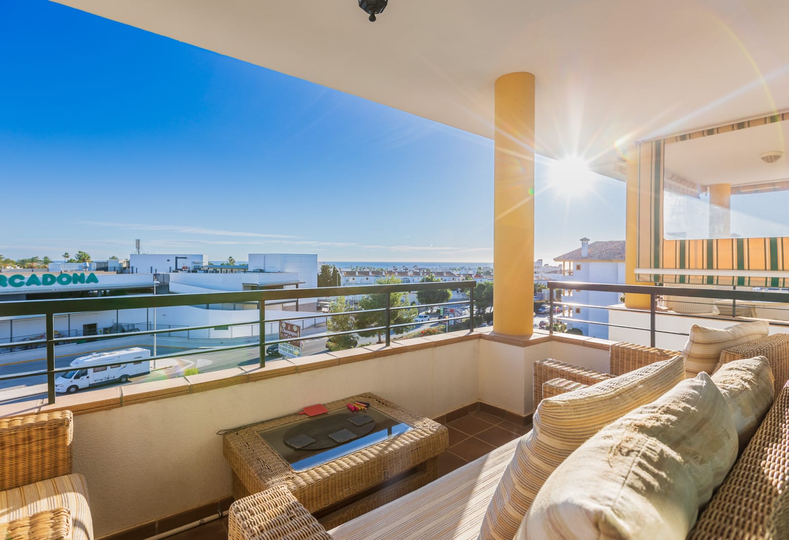 Collected Homes presents this wonderful penthouse with a sea view in Villamartín. image 5