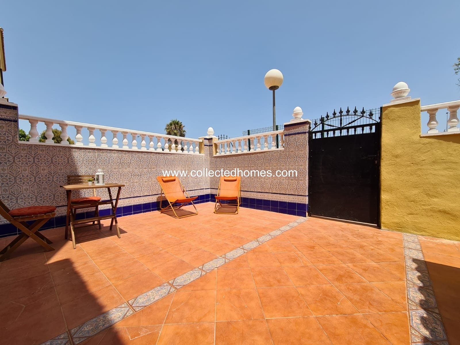 Collected Homes pressents this lovely south-facing apartment with big patio. photo 1