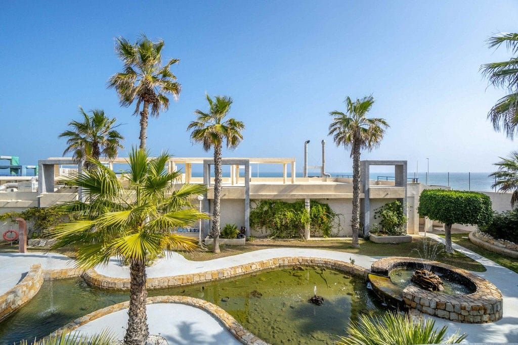 APARTMENT ON FIRST LINE IN LA MATA. photo 1