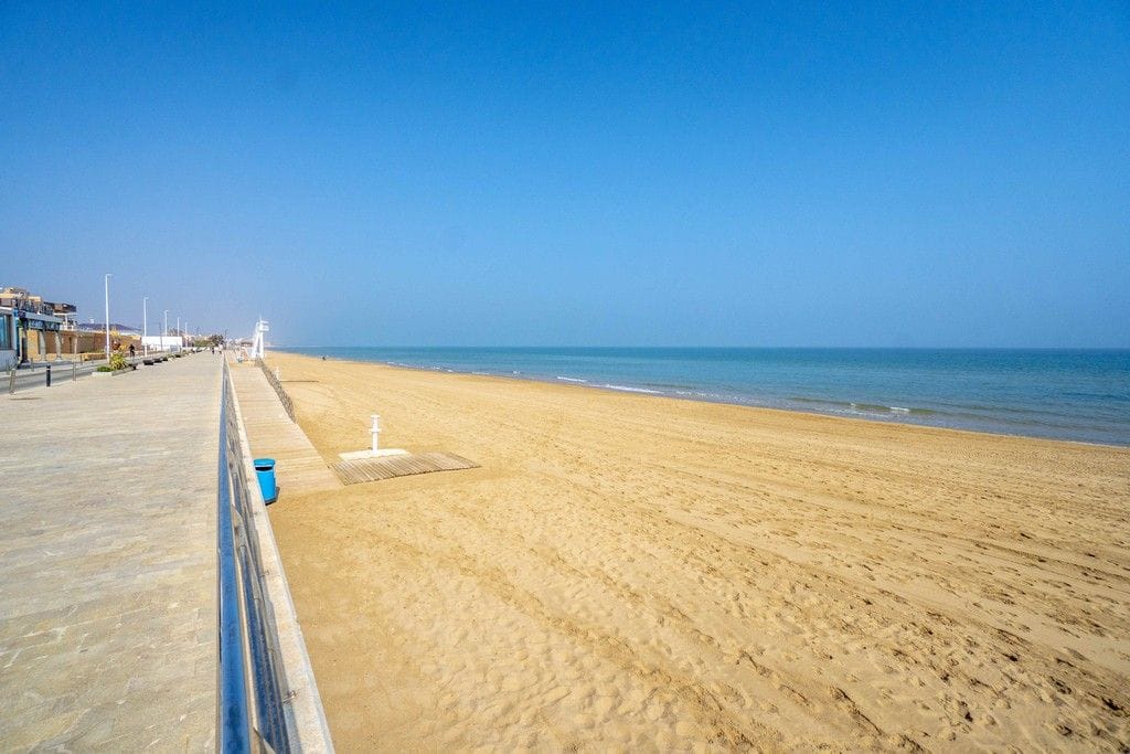 APARTMENT ON FIRST LINE IN LA MATA. image 3