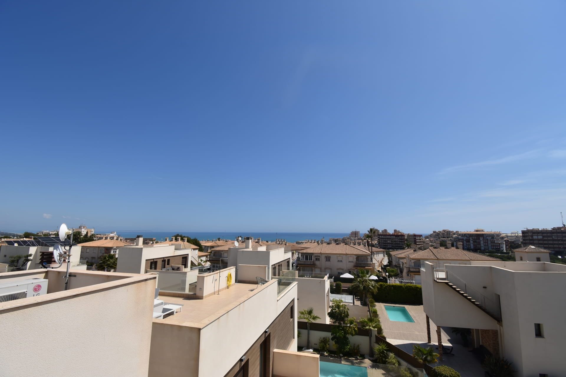 FANTASTIC VILLA IN TORREBLANCA WITH SEA VIEW AND PRIVAT POOL & GUEST APARTMENT. image 5