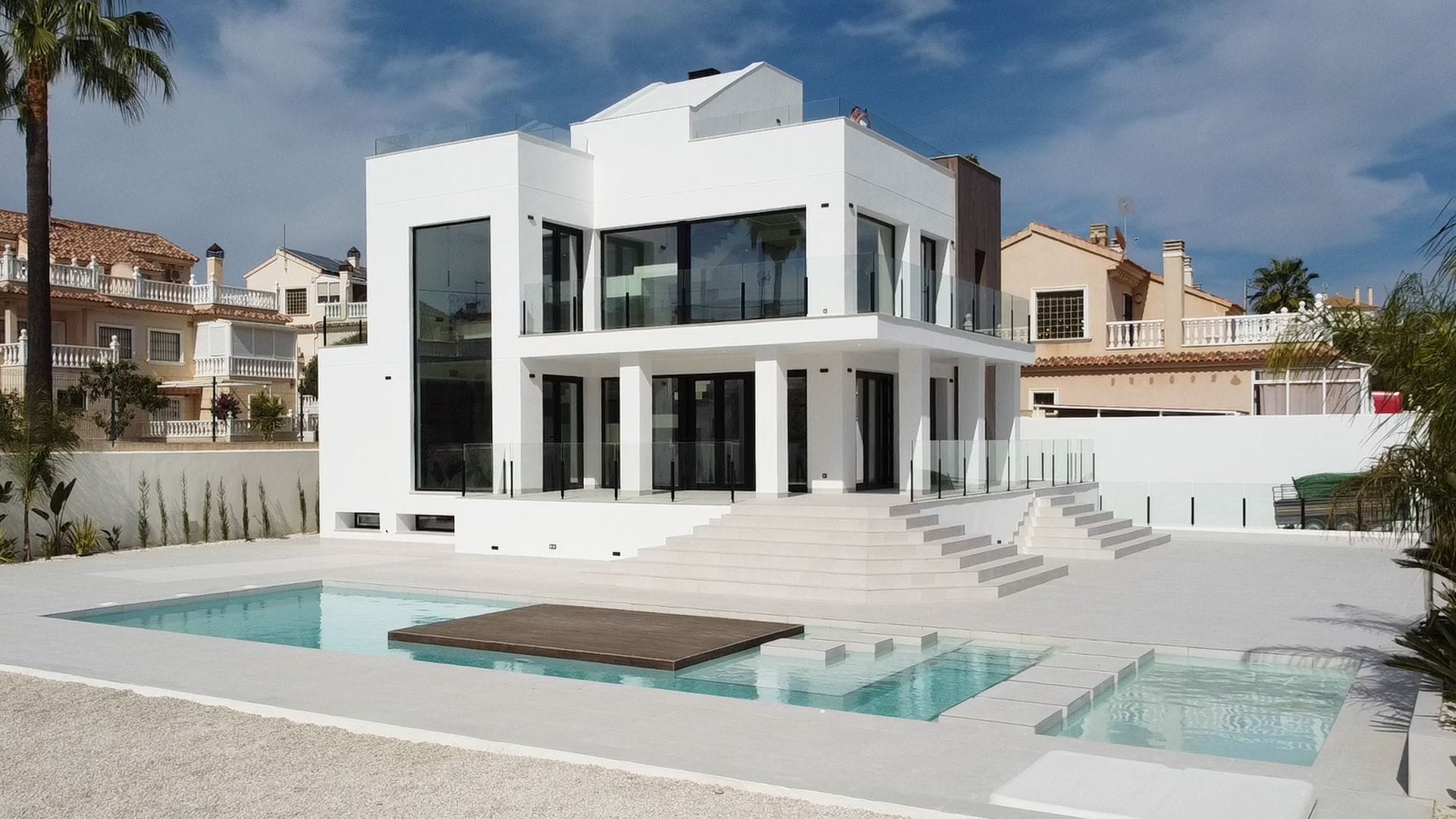 Luxury villa with exclusive pool and tennis court facing the sea. photo 1