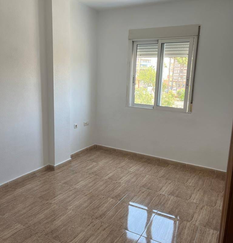 2bedroom apartmentwith clear views, near the beach in Torrevieja. image 3